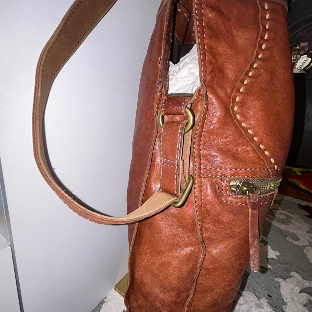 Vintage  Lucky Brand Abby lamb leather fold over messenger bag - Picture 8 of 14